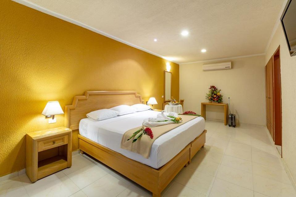 Tecnohotel Itzaes Mérida Exterior foto