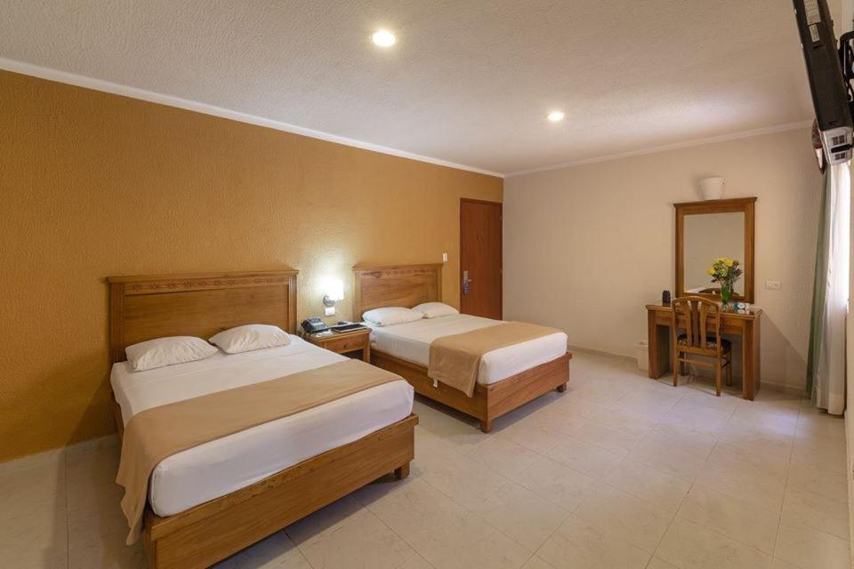 Tecnohotel Itzaes Mérida Exterior foto